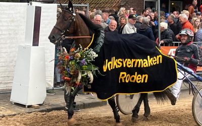 Dia A Baers pakte voor Stal De Groningers de overwinning op de 48e kortebaandraverij in Roden